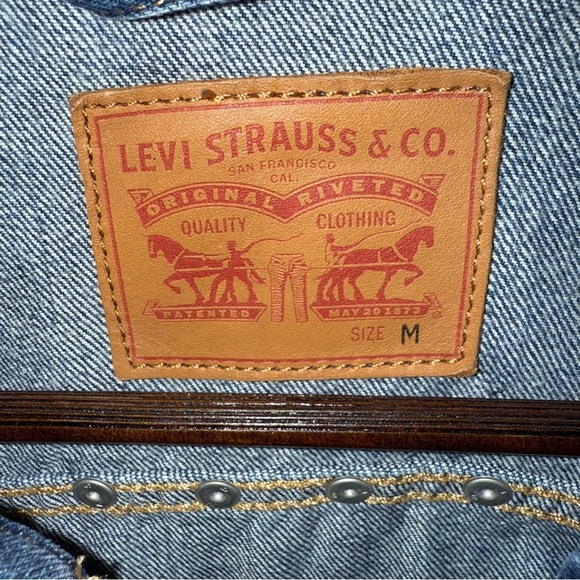 Levi’s Studded Blue Denim Trucker Statement Edgy Jean Jacket Women’s Medium - Picture 16 of 16